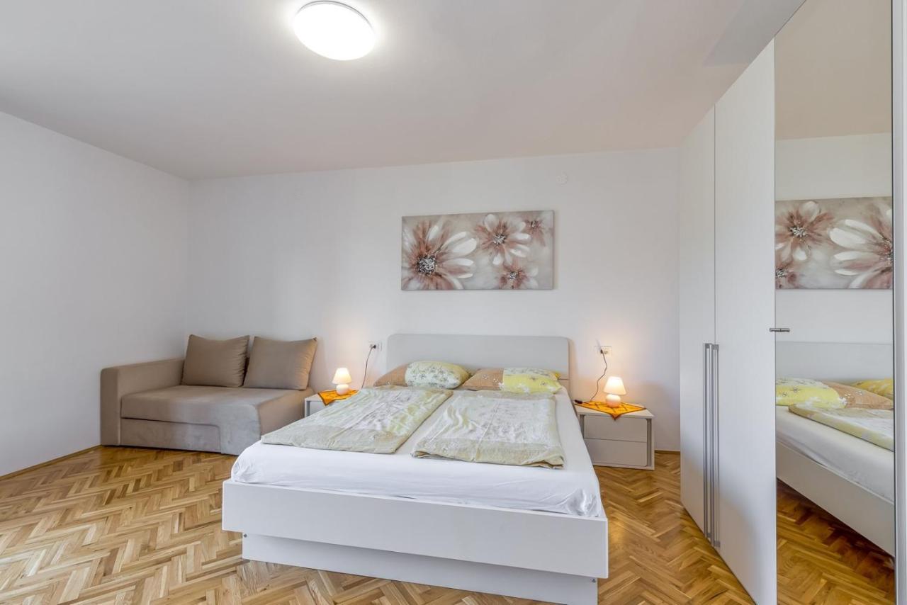 Apartment Complex Silva Ровинь Экстерьер фото